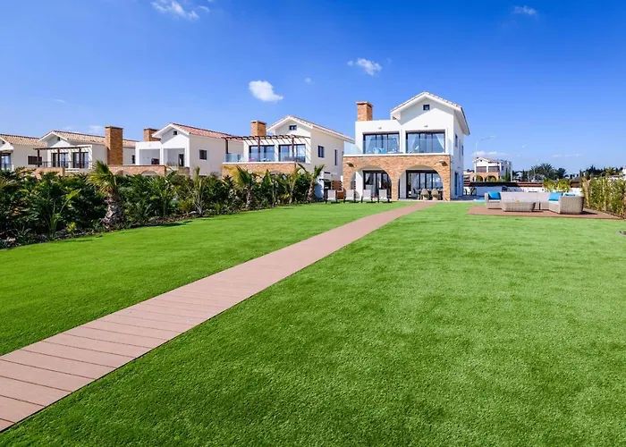 Serenity Seafront Вилла