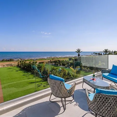 Serenity Seafront Vila