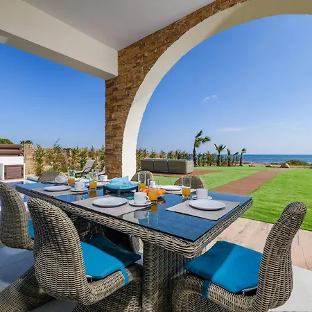 فيلة Serenity Seafront *